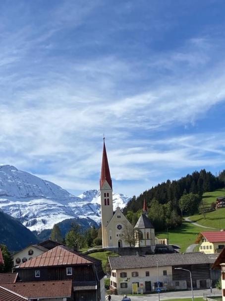 Dorfstube Hotell Holzgau Eksteriør bilde